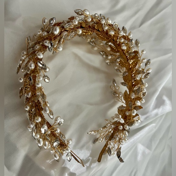 Luxury Gold Bridal Headpiece with Pearls and Crystals - Picture 3 of 4